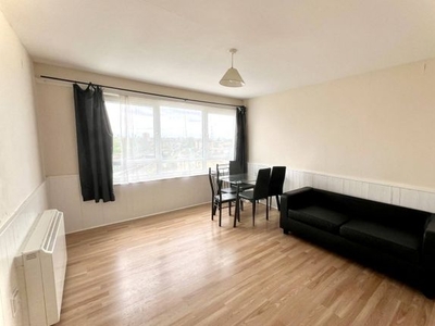 Flat to rent in Loxford Road, Barking IG11