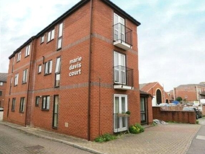 Flat to rent in Marie Davis Court, East Street, Reading, Berkshire RG1