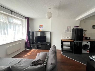Flat to rent in Minster Court, Edge Hill, Liverpool L7
