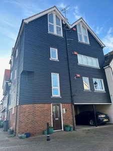 Flat to rent in Newmans Close, Hythe CT21