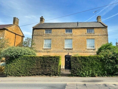 Flat to rent in Oxford Street, Moreton-In-Marsh GL56