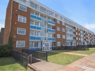 Flat to rent in Pacific Court, Riverside, Shoreham-By-Sea BN43
