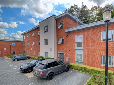 Flat to rent in Pallatia Court, High Wycombe, Buckinghamshire HP13