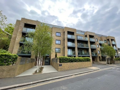 Flat to rent in Park House, Goldstone Crescent, Hove BN3