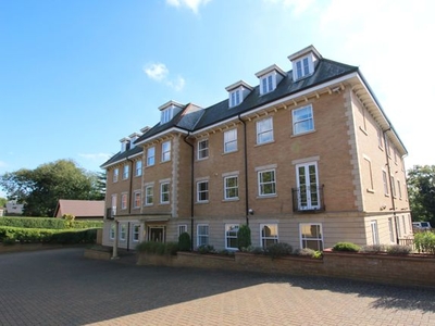 Flat to rent in Penthouse Apartment - Jubilee Mansions, Thorpe Road, Peterborough PE3