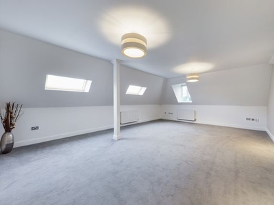 Flat to rent in Penthouse Apartment - Thorpe Road, Peterborough PE3