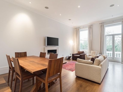 Flat to rent in Queen's Gate Gardens, South Kensington, London SW7
