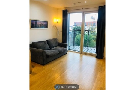 Flat to rent in Railway Terrace, Slough SL2