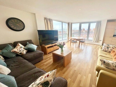 Flat to rent in Richmond House, Portsmouth PO1