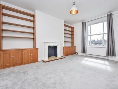 Flat to rent in Sheen Road, Richmond TW9