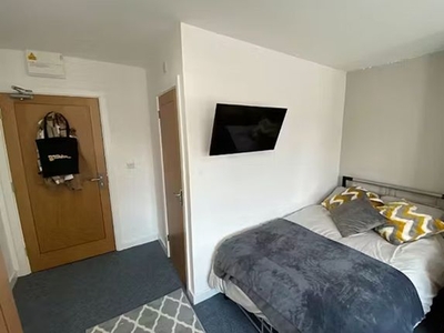 Flat to rent in Students - Renaissance House, 20 Princess Rd West, Leicester LE1