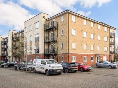 Flat to rent in Tadros Court, High Wycombe HP13