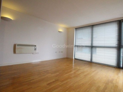 Flat to rent in The Danube, 36 City Road East, Southern Gateway M15