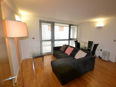 Flat to rent in The Danube, City Road East M15