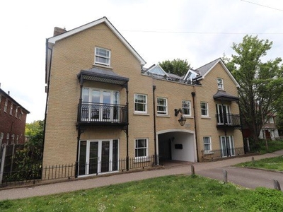 Flat to rent in The Green, Brentwood CM14
