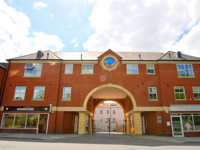 Flat to rent in Ushers Court, Trowbridge BA14