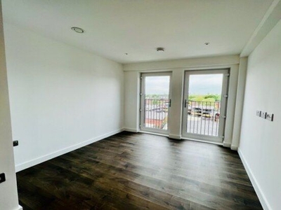 Flat to rent in Waterhouse Apartments, Salford M5