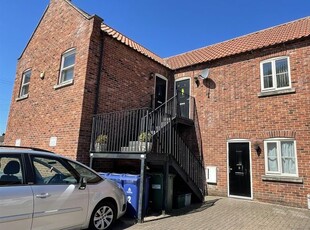 Flat to rent in Waverley Court, Thorne, Doncaster DN8