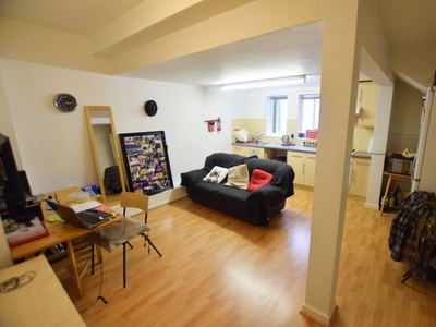 Flat to rent in Westover Road, Bournemouth BH1