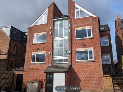 Flat to rent in Woodborough Road, Nottingham NG3