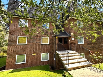 Flat to rent in Woodlands Road, Redhill, Surrey RH1