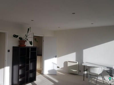 Flat to rent in York House, Richmond TW9