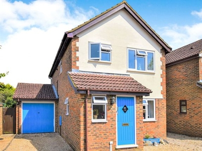 Link-detached house to rent in Scures Road, Hook, Hampshire RG27