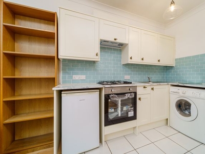 Maisonette to rent in High Street, Stanwell, Staines TW19