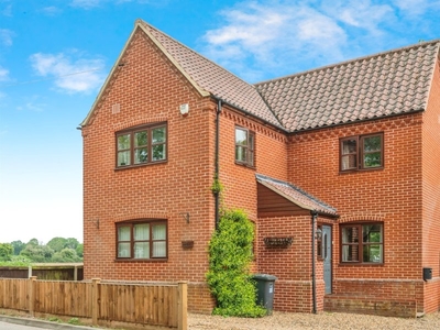 Old Yarmouth Road, Sutton, Norwich - 3 bedroom detached house