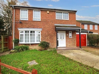 Property to rent in Bashford Way, Worth, Crawley RH10