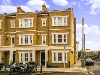 Property to rent in Warriner Gardens, Battersea Park, London SW11