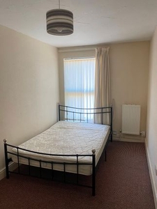 Room to rent in Fulwood Road, Aigburth, Liverpool L17