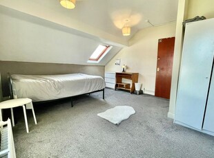 Room to rent in Haddon Avenue, Burley, Leeds LS4