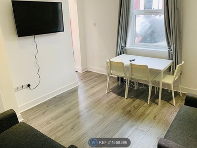 Room to rent in Shelton Old Road, Stoke-On-Trent ST4