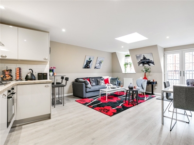 St George's Square, North End Road, London, SW6 2 bedroom flat/apartment in North End Road