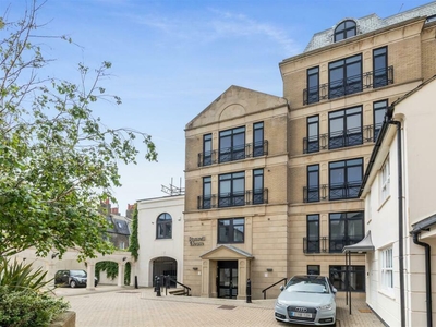 Studio apartment for sale in Russell Mews, Brighton, BN1