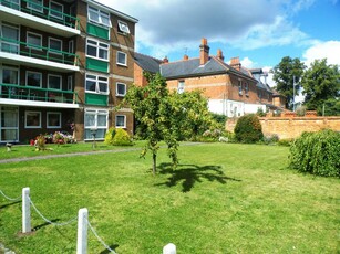 Studio flat for rent in Charfield Court, 13-15 Hamilton Road, Reading, Berkshire, RG1