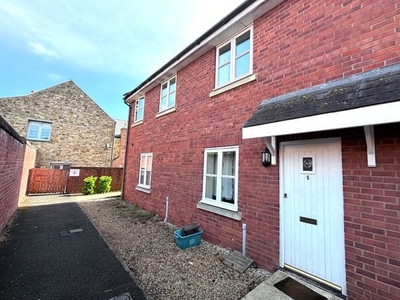 Terraced house to rent in Central Road, Yeovil BA20