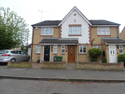 Terraced house to rent in Crescent Road, Erith DA8