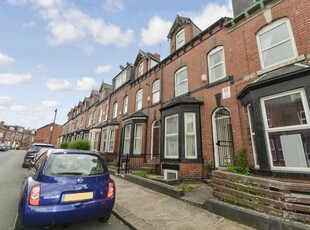 Terraced house to rent in Hessle View, Leeds LS6