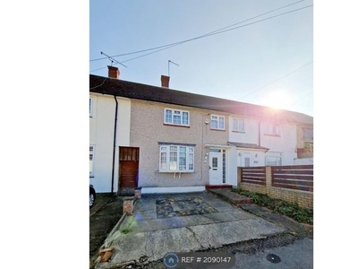 Terraced house to rent in Newbury Gardens, Romford RM3