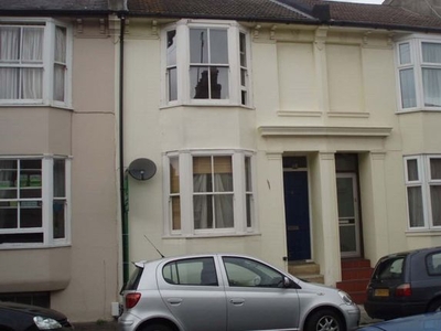 Terraced house to rent in Park Crescent Road, Brighton BN2