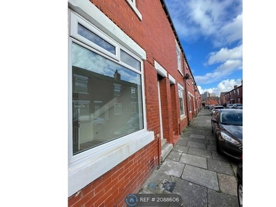Terraced house to rent in Richardson Road, Eccles, Manchester M30