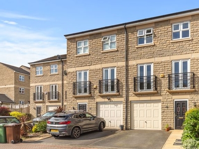 Town house for sale in Mill Beck Close, Farsley, Leeds LS28
