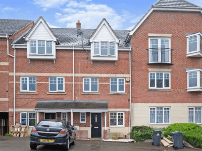 Town house to rent in Canterbury Close, Erdington B23