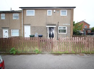 Town house to rent in Clay Hill Drive, Wyke, Bradford BD12