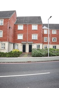 Town house to rent in Columbus Avenue, Brierley Hill, West Midlands DY5