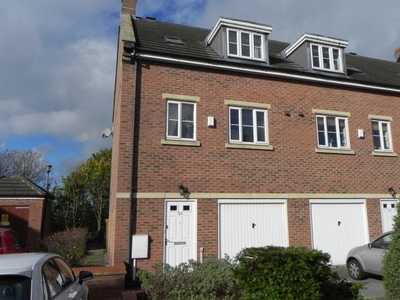 Town house to rent in Gilbert Boulevard, Arnold, Nottingham NG5