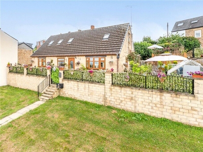3 bedroom bungalow for sale in Penfield Road, Drighlington, Bradford, West Yorkshire, BD11