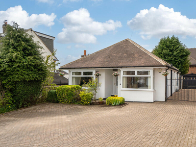 3 bedroom detached bungalow for sale in Ghyllroyd Drive, Birkenshaw, BD11